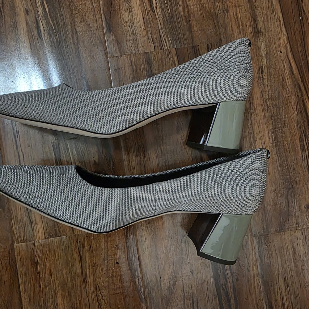 Women's Donald Pliner Suzette Pump In Light Taupe. Never Worn. Size 9.5 - Picture 6 of 10